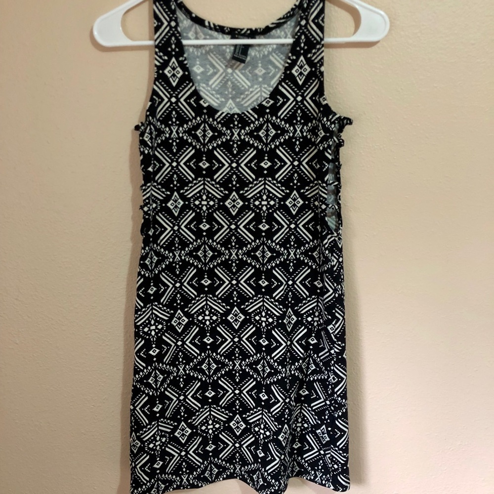 Black and white body-con dress